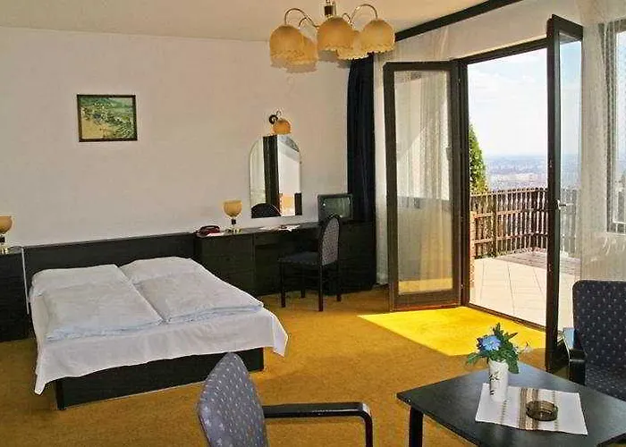 Budai بودابست